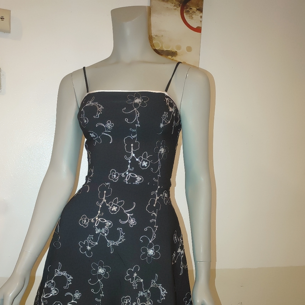 STEPPIN OUT FLORAL VINTAGE DRESS - Picture 5 of 15